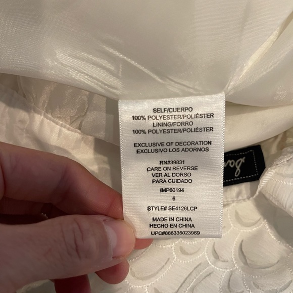 Gorgeous white skirt (on right) - Picture 7 of 8